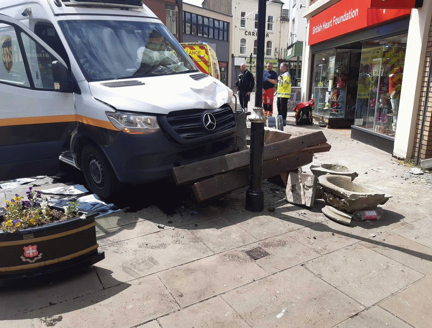 https://road.cc/wp-content/uploads/roadcc/UPS van Oswestry.gif